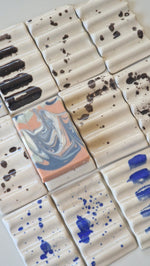 Ladda upp bild till gallerivisning, Tvålfat i keramik och valfri tvål/valfria tvålar 290-370 kr