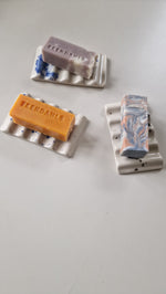 Ladda upp bild till gallerivisning, Tvålfat i keramik och valfri tvål/valfria tvålar  290-370 kr
